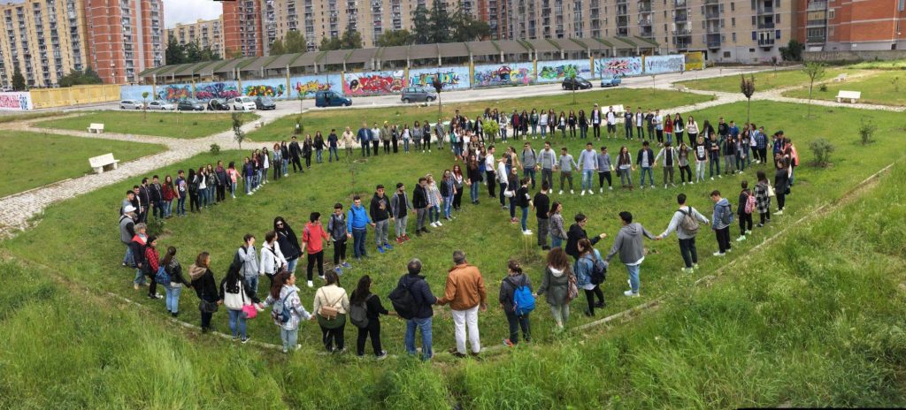 La ricerca-azione “Intrappolati nel degrado” mira a capire come contrastare la disuguaglianza nell’accesso alla ricchezza comune in alcune aree metropolitane delle città di Napoli, Torino, Padova e Roma.