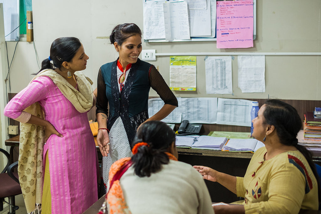 ActionAid lavora nel contrasto alla violenza sulle donne nel Sud e nel Nord del mondo attraverso interventi integrati e strutturati che consentano alle donne di avere concrete opportunità per uscire dalla condizione in cui si sono trovate.