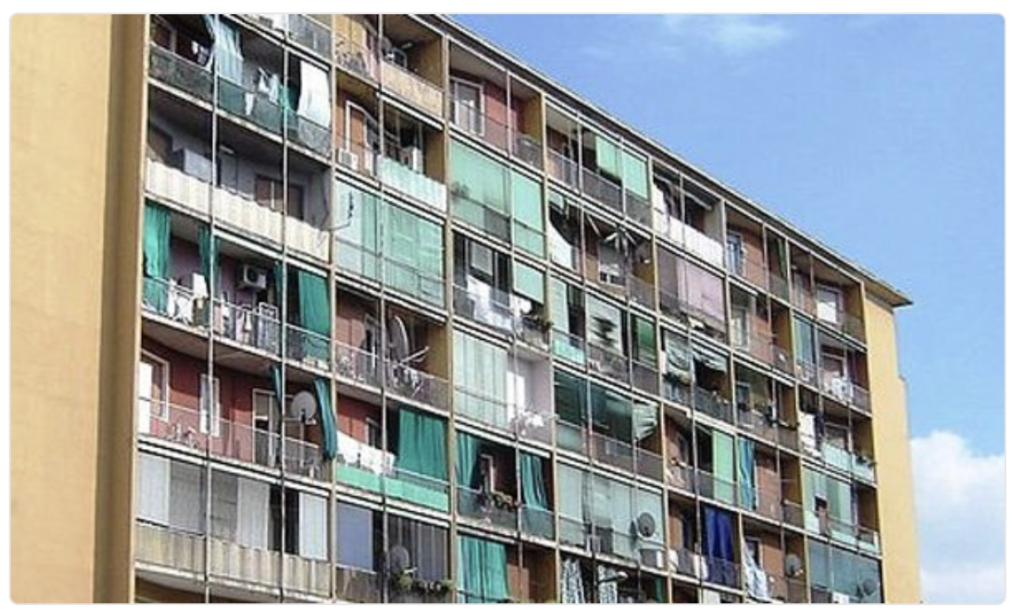 La riqualificazione delle #periferie degradate passa per la ricostruzione del tessuto sociale. La precondizione è che si smetta di considerarle come ricettacolo di disagio o come deposito di proteste da cavalcare elettoralmente, salvo poi dimenticarsene.