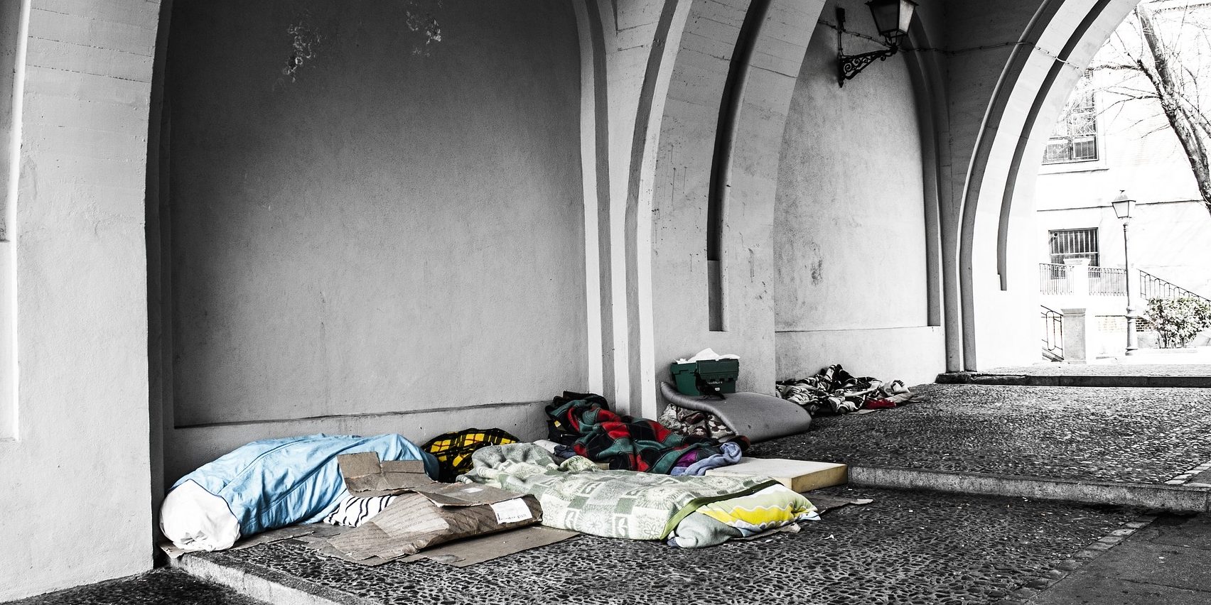 homeless-2090507_1920