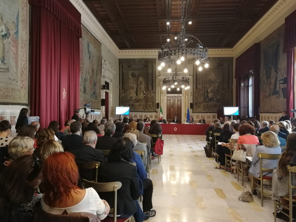 Pratiche ed esperienze di buona accoglienza hanno dialogato con il Presidente della Camera Roberto Fico durante l'incontro organizzato dal Forum Disuguaglianze Diversità, Dedalus cooperativa sociale, e Laici Terzo Mondo.