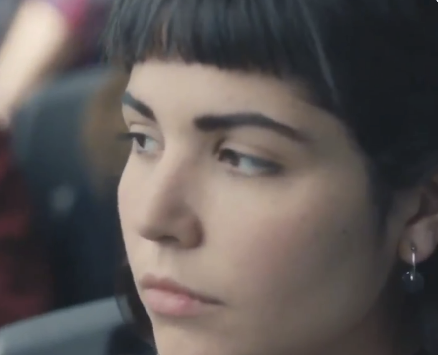 I sondaggi mostrano che la maggior parte delle donne che usano il trasporto pubblico si sentono esposte a molestie fisiche o verbali, le quali generano ulteriore stress e provocano danni fisici. Poiché le donne fanno affidamento sui trasporti pubblici per potersi recare nei luoghi di lavoro e di studio, la mancanza di accesso alla mobilità sicura rafforza la disuguaglianza.