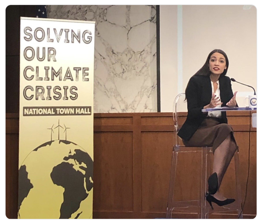 “Non solo è possibile creare posti di lavoro e attività economica passando alle energie rinnovabili - è inevitabile”@Ocasio2018 #ClimateTownHall #GreenNewDeal