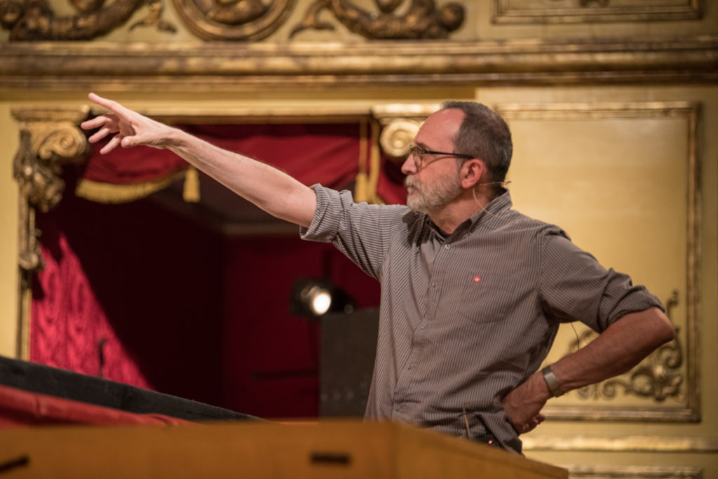 Il cambiamento del senso comune è da intendersi come sospensione della realtà. Ogni nostra azione non risponde più ad eventi reali, ma a fatti che accadono nella nostra 