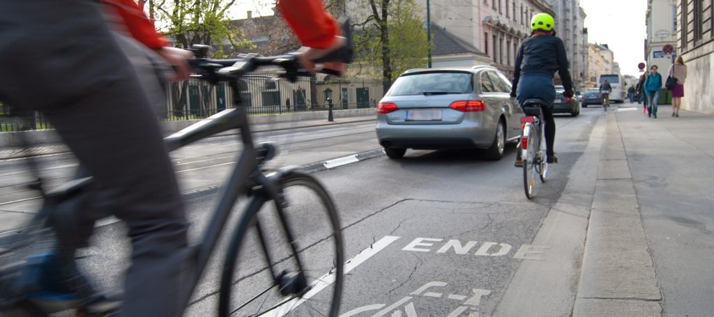 La sostenibilità ambientale e quella sociale non possono che procedere parallelamente, pena la crescita dell'impatto ambientale e l'aumento delle ingiustizie. Per evitarlo occorrono politiche integrate  integrate e coerenti che prevedano momenti di interlocuzione, dialogo, continuo negoziato sociale tra gli attori coinvolti.