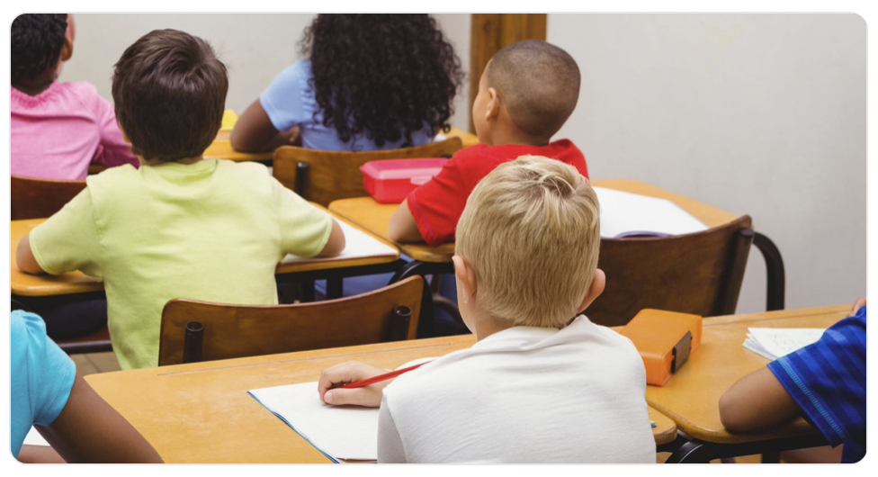 I bambini provenienti da famiglie di livello socio-economico basso fanno registrare punteggi Invalsi di 15 punti inferiori alla media. L'incidenza del contesto di provenienza al centro dell'ultimo report @openpolis-#ConiBambini sulla #povertaeducativa