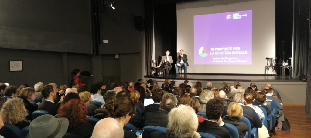 Dopo due anni di lavoro, oltre centro persone coinvolte, trenta incontri in giro per l’Italia, il 25 marzo il Forum Disuguaglianze e Diversità ha presentato al Teatro de’ Servi di Roma, il rapporto “15 Proposte per la giustizia sociale”