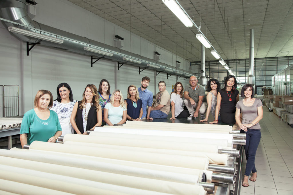 Intervista a Stefania Ghidoni, socia dell’impresa Art Lining che produce interni per cravatte. Un caso pilota di azienda rigenerata dai lavoratori nel 2009 che ha fatto da apripista per altre aziende in Emilia Romagna.