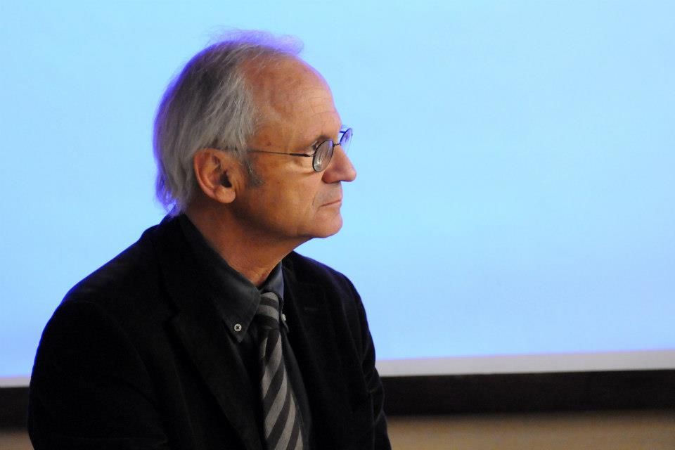  Ogni giorno immettiamo in rete una grande quantità di dati personali che non ci vengono pagati, che non sappiamo come verranno usati, né dove finiranno. Crescono i pericoli per i cittadini e i profitti per i colossi del digitale. Idee per cambiare rotta. Colloquio con Giulio De Petra, direttore del Centro per la Riforma dello Stato