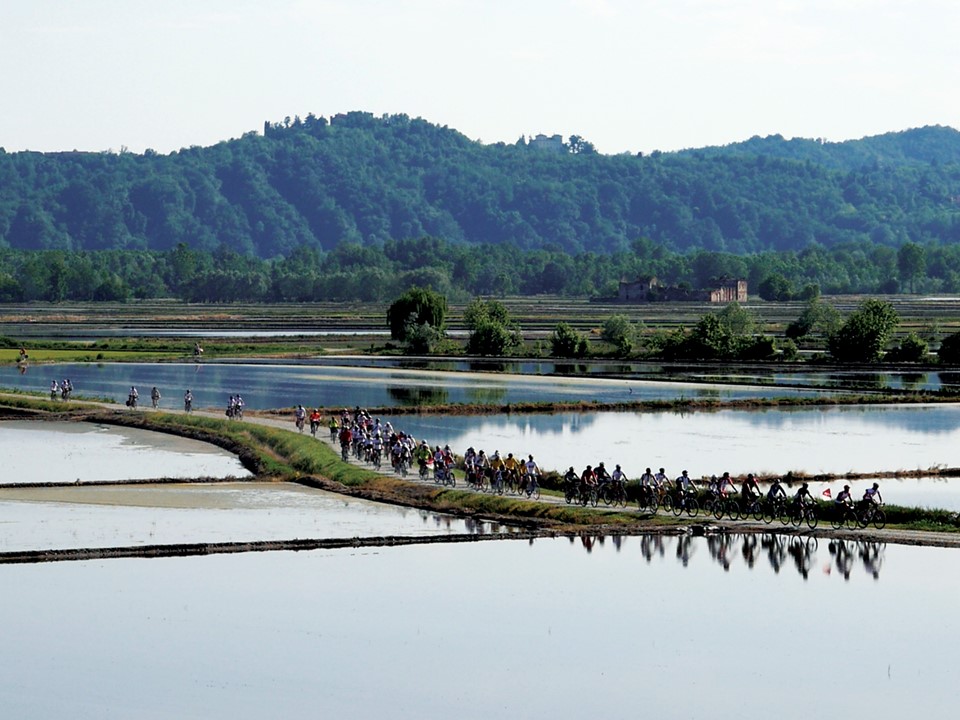 Camminare, soffermarsi, esplorare. La lentezza può essere una chiave attraverso cui ripensare il turismo, rigenerare i territori, immaginare un approccio diverso alle politiche pubbliche? 