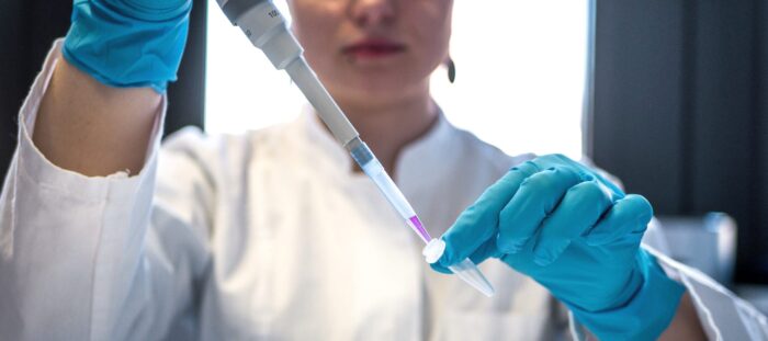 VACCINI E FARMACI: UN APPELLO A ISTITUZIONI UE E GOVERNI A SOSTEGNO DI UN PROGETTO EUROPEO PER LA SALUTE COME BENE COMUNE E SENZA EXTRA-PROFITTI