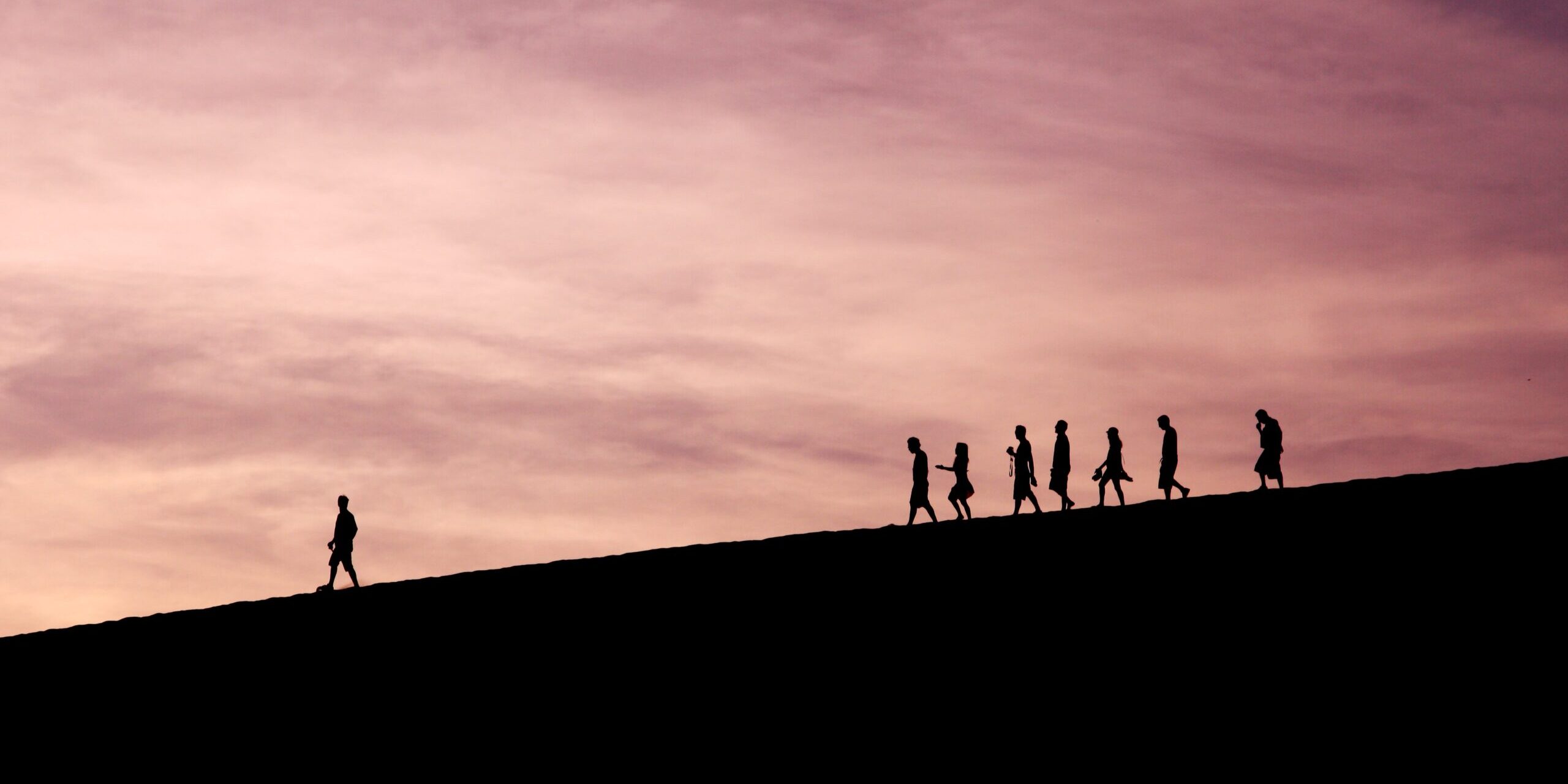 jehyun-sung-6U5AEmQIajg-unsplash-scaled Accompagnare sul campo per esprimere capacità, aspirazioni e alzare lo sguardo