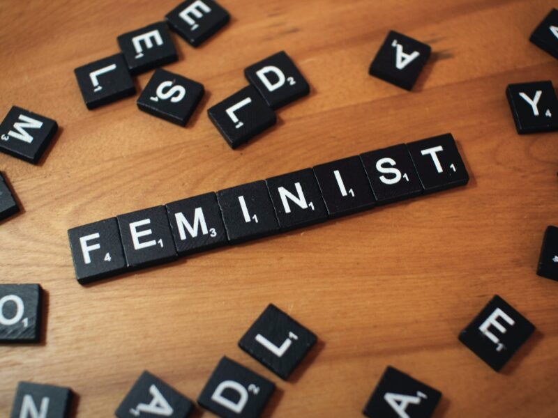 Verso una ripresa basata sulla cura? Un’analisi femminista dei piani nazionali di ripresa e resilienza