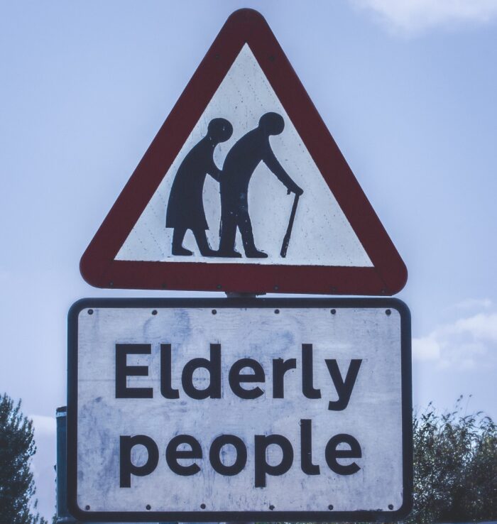 k-mitch-hodge-r3IE4JJLrFk-unsplash-scaled La crisi di Governo non interrompa il percorso verso la Riforma della non autosufficienza