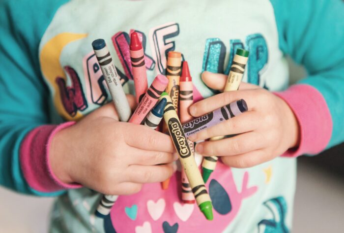 kristin-brown-3kBtYrZ0-hw-unsplash-scaled CRITICITÀ ATTORNO AL SISTEMA EDUCATIVO 0-6: L’ITALIA RISCHIA DI PERDERE UN’ALTRA OCCASIONE PER SOSTENERE I DIRITTI DEI BAMBINI E DELLE BAMBINE E PER AIUTARE LE FAMIGLIE CON FIGLI PICCOLI